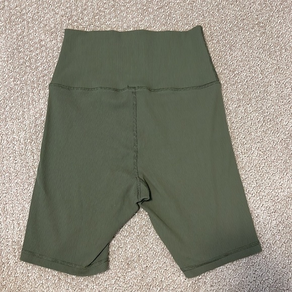 Aerie offline bike shorts size medium, perfect condition - Picture 5 of 6